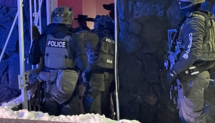 DEA arresta a 50 migrantes vinculados al Tren de Aragua