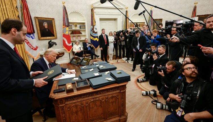 Acciones de Trump: Un resumen de sus primeros 15 días