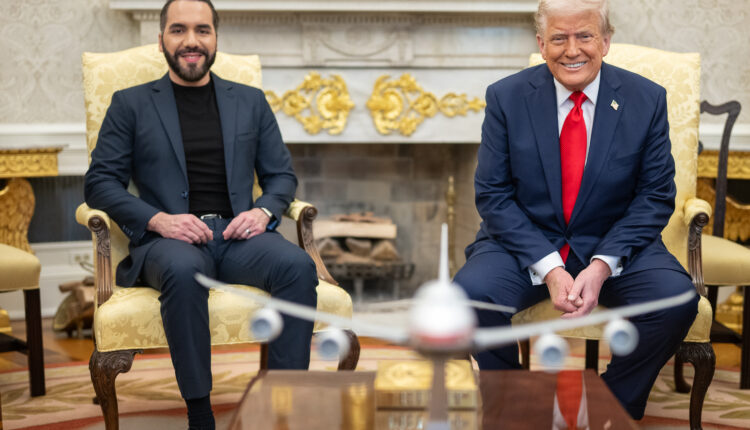 Trump resalta disminución de la migración desde El Salvador y agradece a Bukele