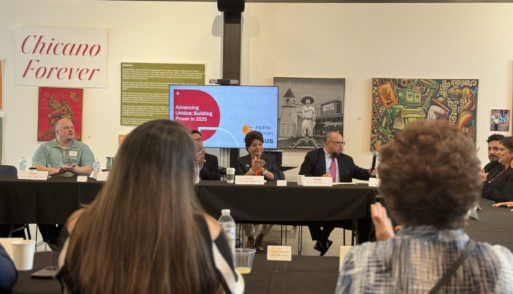 Lideres locales debaten